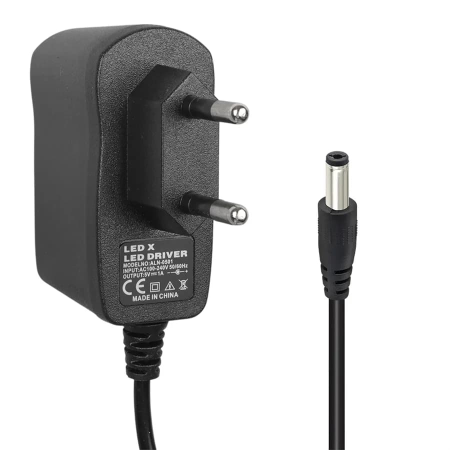 Powermaster PM-5737 5 Volt - 1 Amper 3.5*1.35 Mm Uçlu Plastik Kasa Priz Tipi Adaptör - Seyyar Elektronik