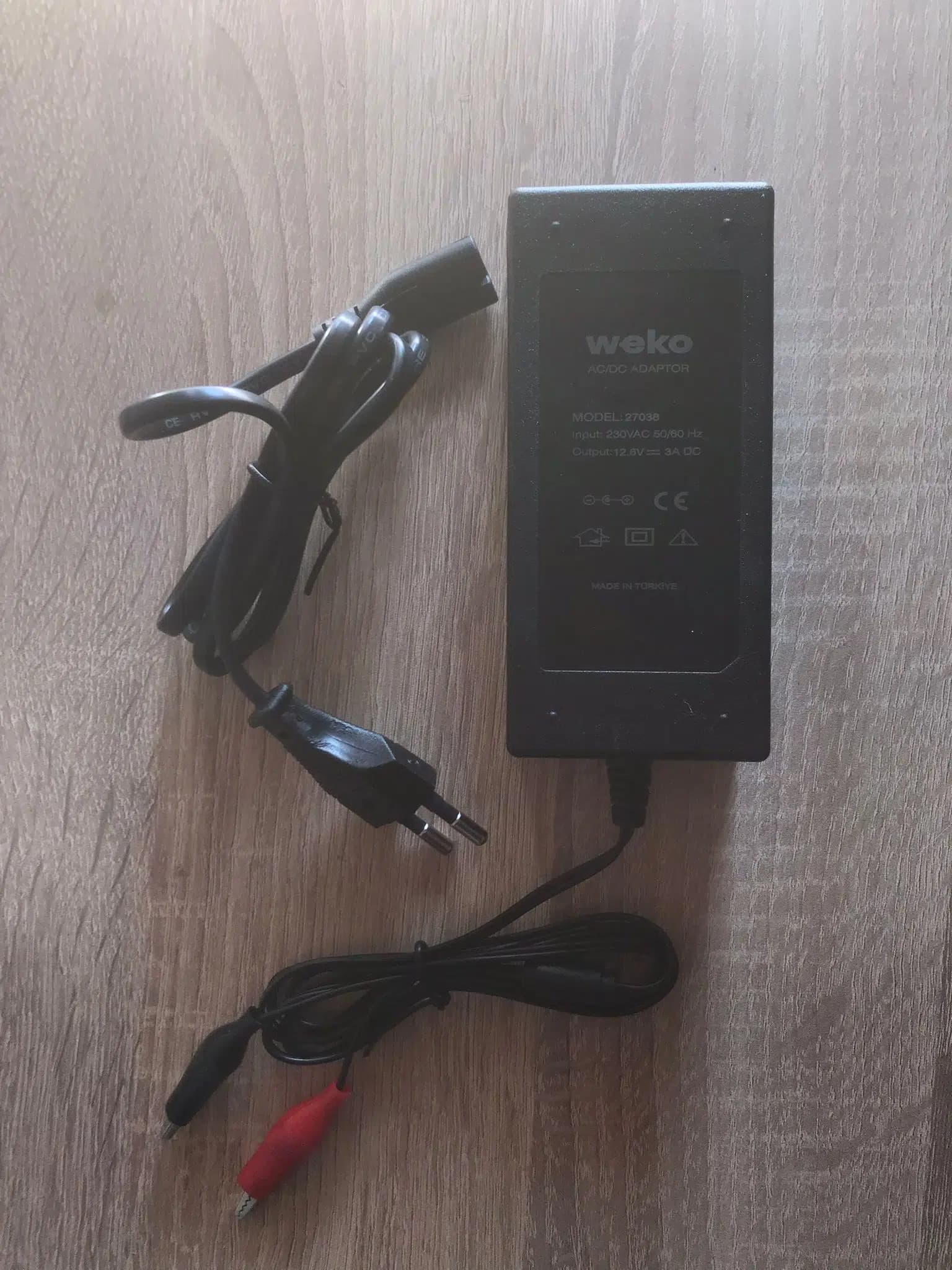 Weko 12.6 Volt - 3 Amper Krokodil Uçlu Ledli Yerli Üretim Masaüstü Şarj Adaptörü - Seyyar Elektronik